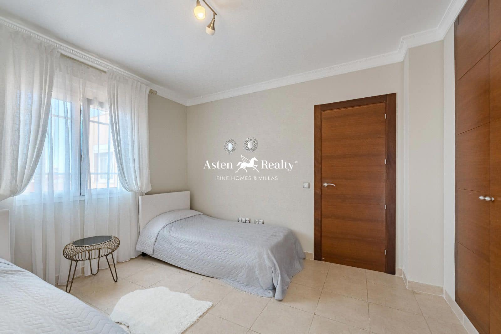 4 soveværelse Byhus til salg i Los Cristianos med swimmingpool garage - € 795.000 (Ref: 8706715)