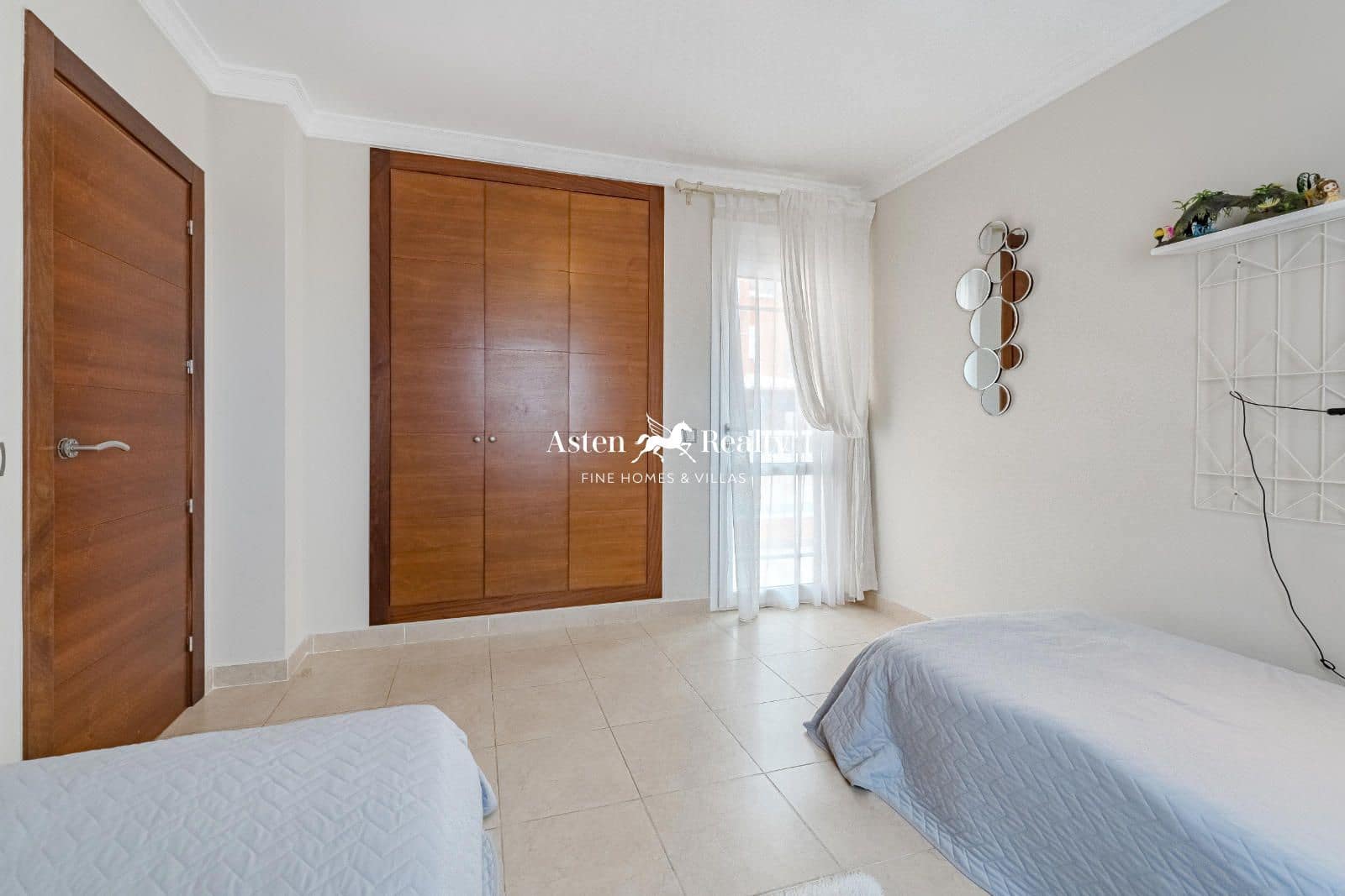 4 soveværelse Byhus til salg i Los Cristianos med swimmingpool garage - € 795.000 (Ref: 8706715)