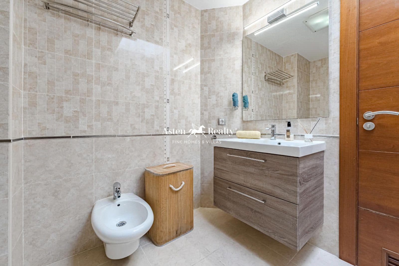 4 soveværelse Byhus til salg i Los Cristianos med swimmingpool garage - € 795.000 (Ref: 8706715)