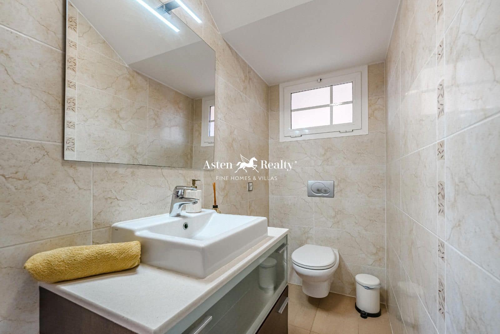 4 soveværelse Byhus til salg i Los Cristianos med swimmingpool garage - € 795.000 (Ref: 8706715)