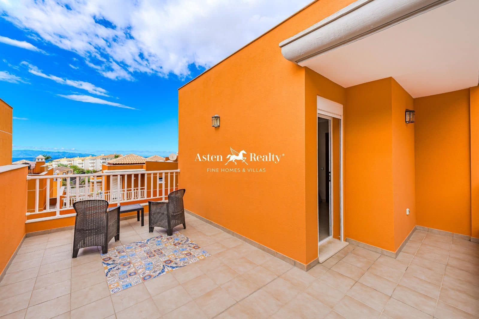 4 soveværelse Byhus til salg i Los Cristianos med swimmingpool garage - € 795.000 (Ref: 8706715)