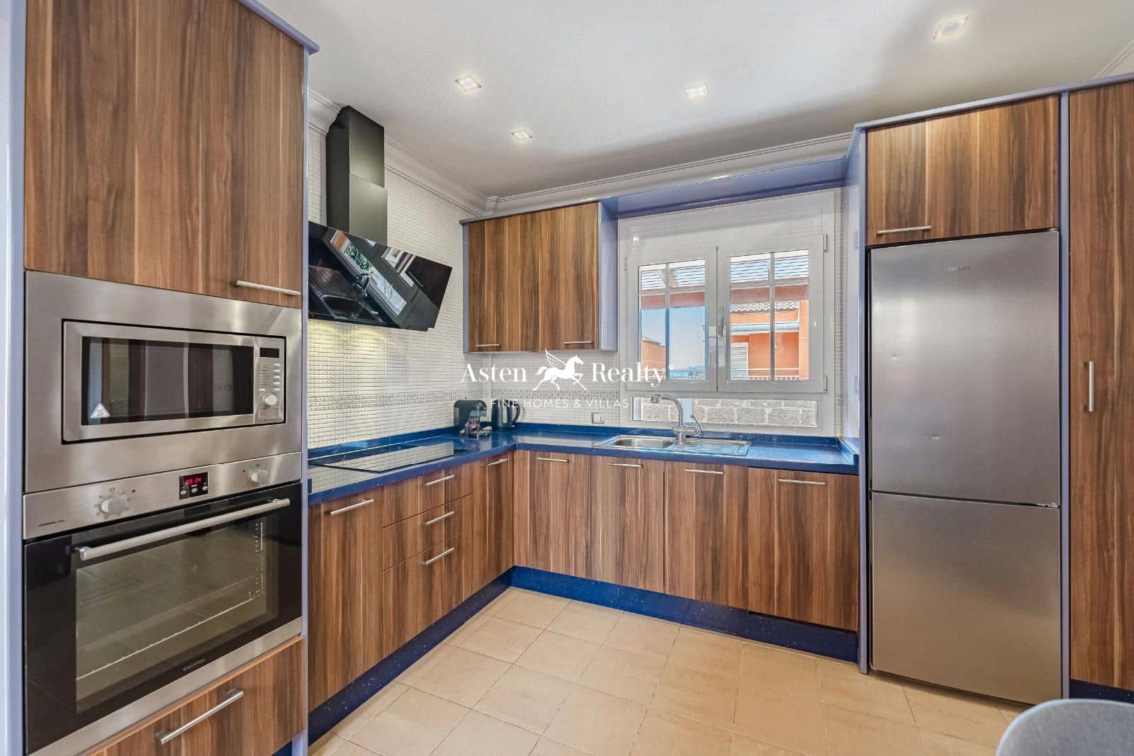 4 soveværelse Byhus til salg i Los Cristianos med swimmingpool garage - € 795.000 (Ref: 8706715)