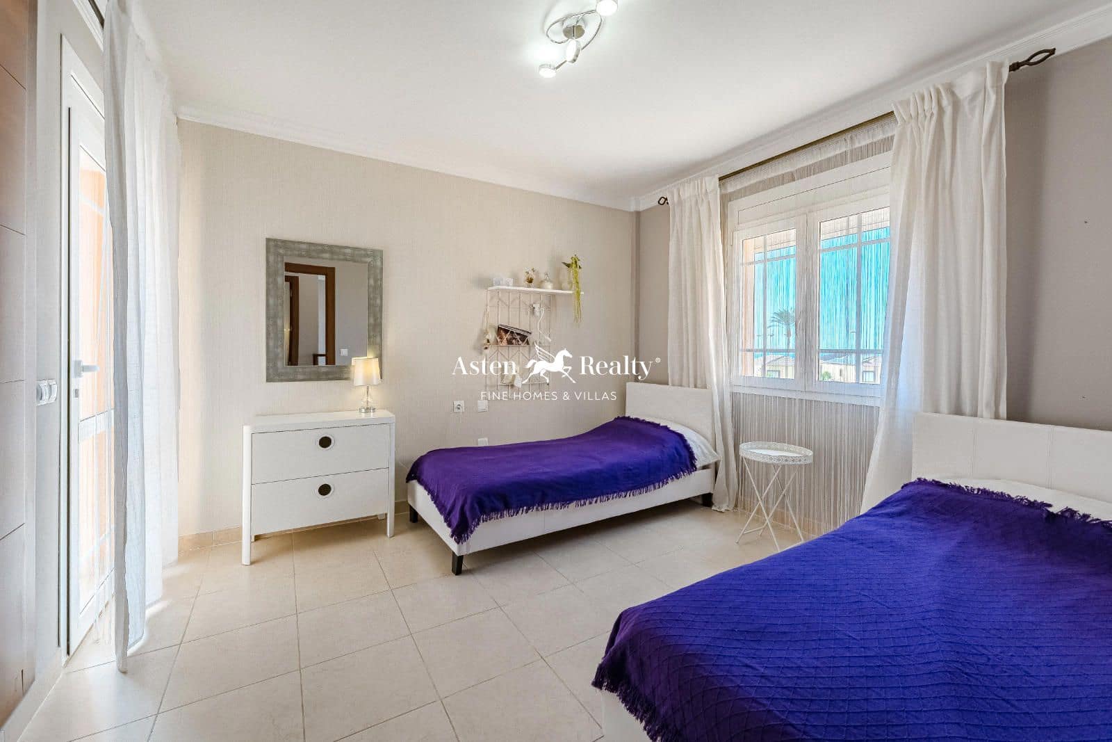 4 soveværelse Byhus til salg i Los Cristianos med swimmingpool garage - € 775.000 (Ref: 8707503)