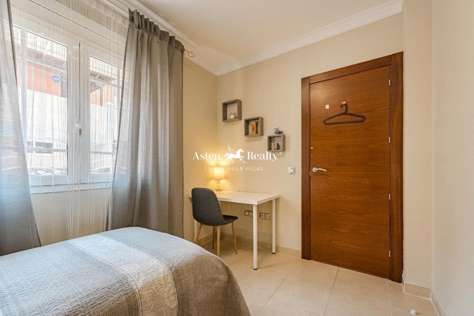 4 soveværelse Byhus til salg i Los Cristianos med swimmingpool garage - € 775.000 (Ref: 8707503)