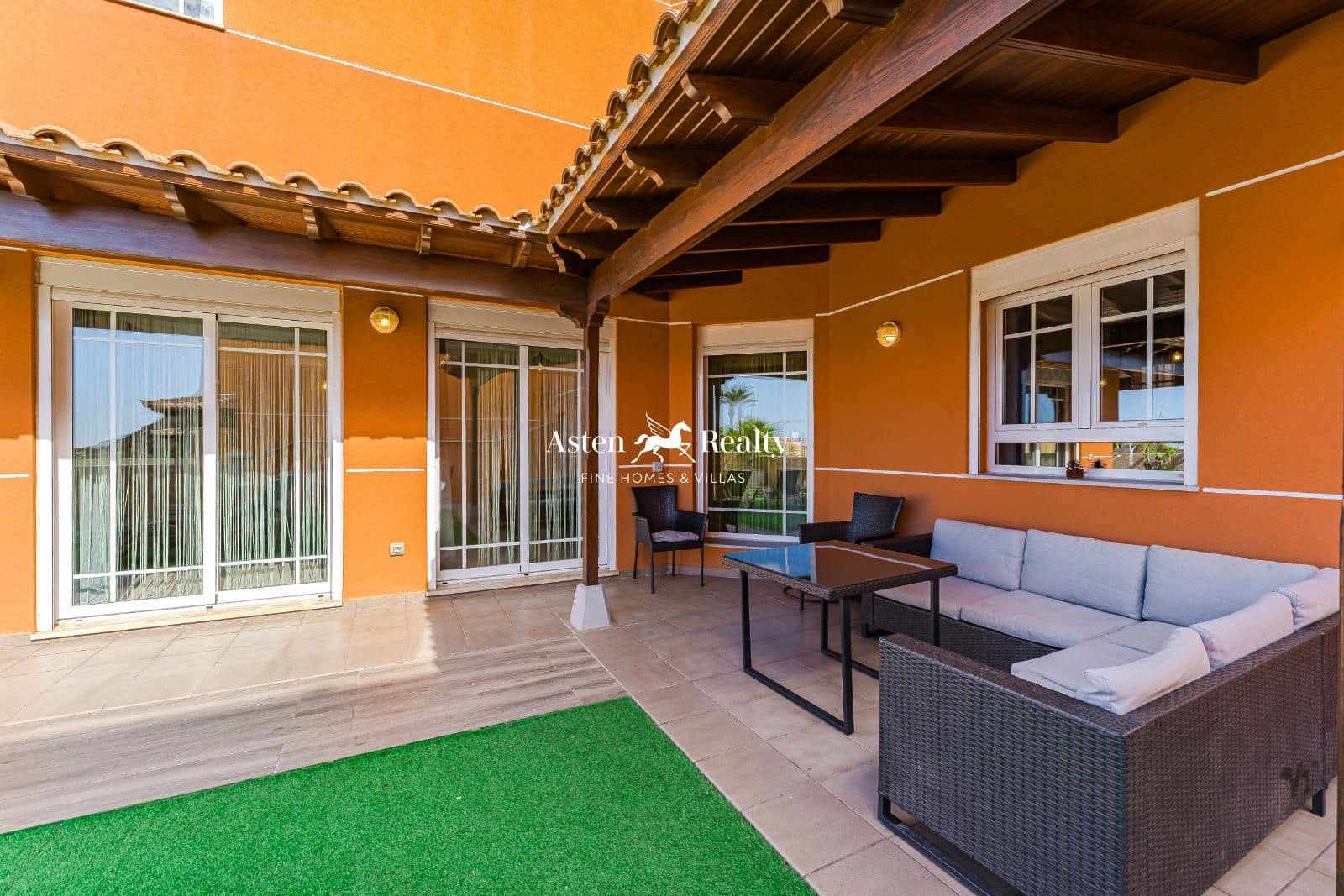 4 soveværelse Byhus til salg i Los Cristianos med swimmingpool garage - € 775.000 (Ref: 8707503)