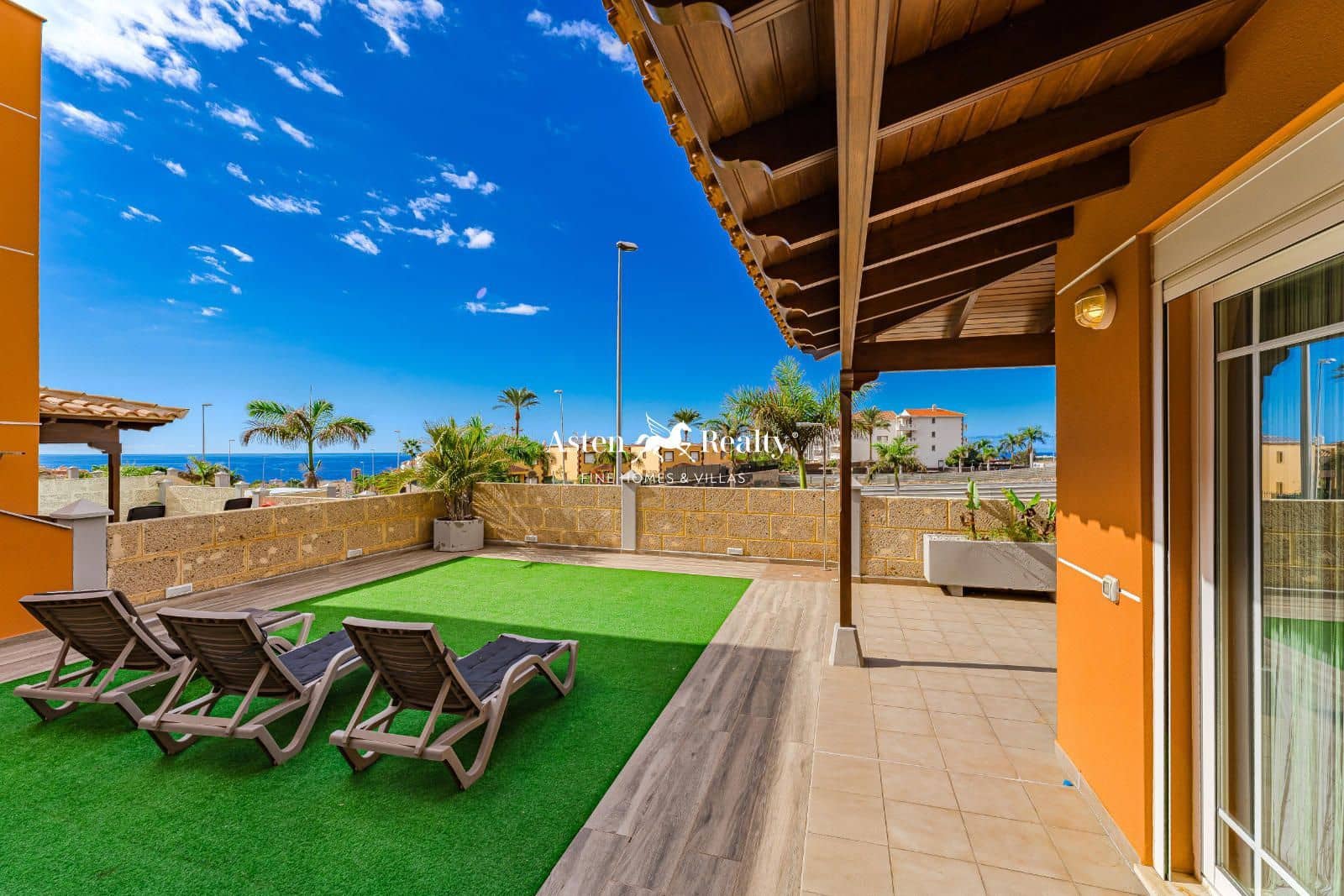 4 soveværelse Byhus til salg i Los Cristianos med swimmingpool garage - € 775.000 (Ref: 8707503)