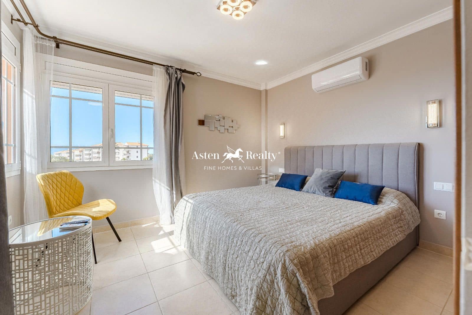 4 soveværelse Byhus til salg i Los Cristianos med swimmingpool garage - € 775.000 (Ref: 8707503)