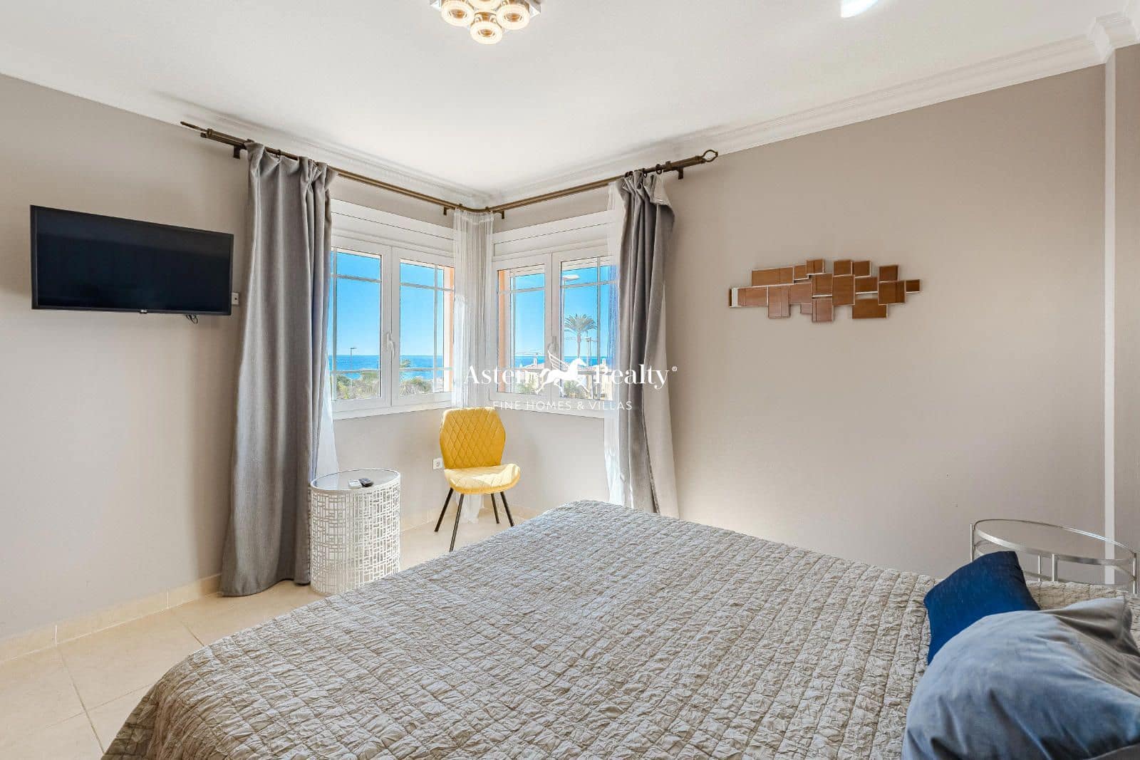 4 soveværelse Byhus til salg i Los Cristianos med swimmingpool garage - € 775.000 (Ref: 8707503)