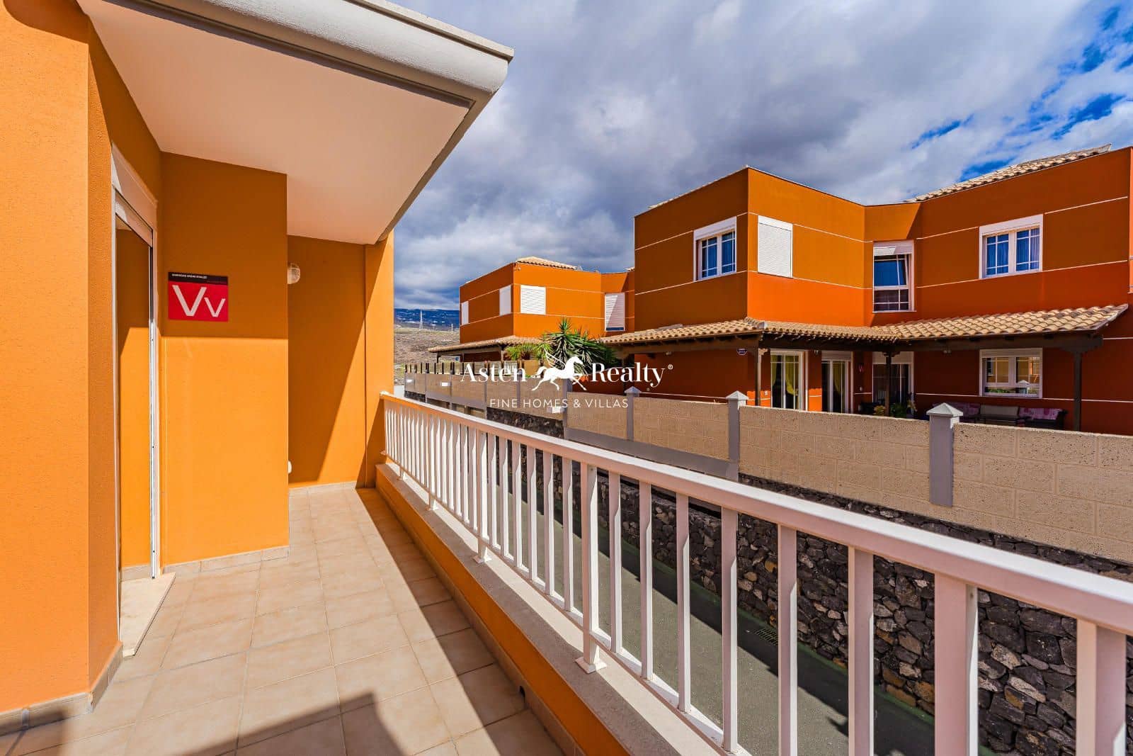 4 soveværelse Byhus til salg i Los Cristianos med swimmingpool garage - € 775.000 (Ref: 8707503)