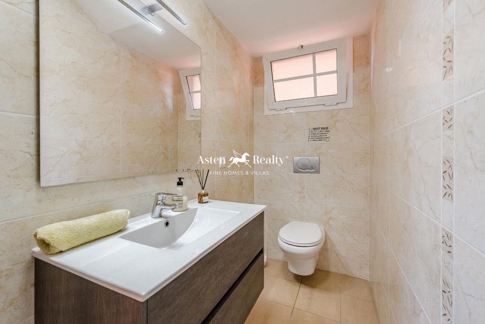 4 soveværelse Byhus til salg i Los Cristianos med swimmingpool garage - € 775.000 (Ref: 8707503)