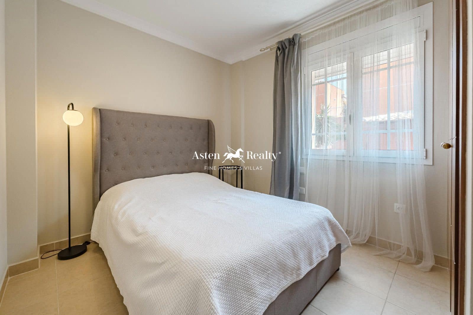 4 soveværelse Byhus til salg i Los Cristianos med swimmingpool garage - € 775.000 (Ref: 8707503)