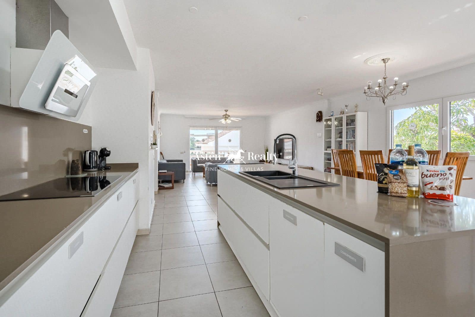 6 chambre Maison de Ville à vendre à Costa Adeje avec piscine garage - 1 600 000 € (Ref: 8716884)