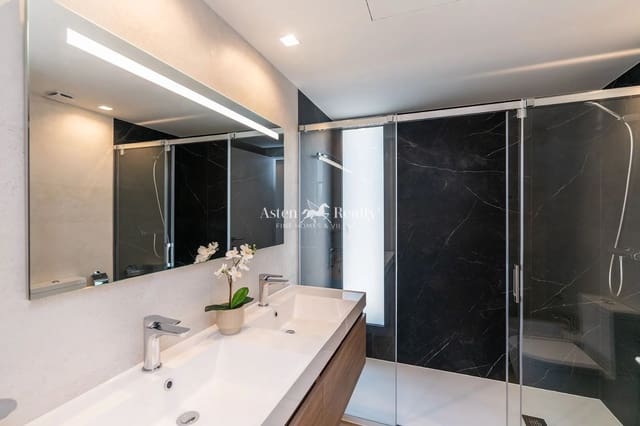 3 slaapkamer Penthouse te koop in Zona Puerto Deportivo, Fuengirola met zwembad garage - € 1.550.000 (Ref: 8718739)