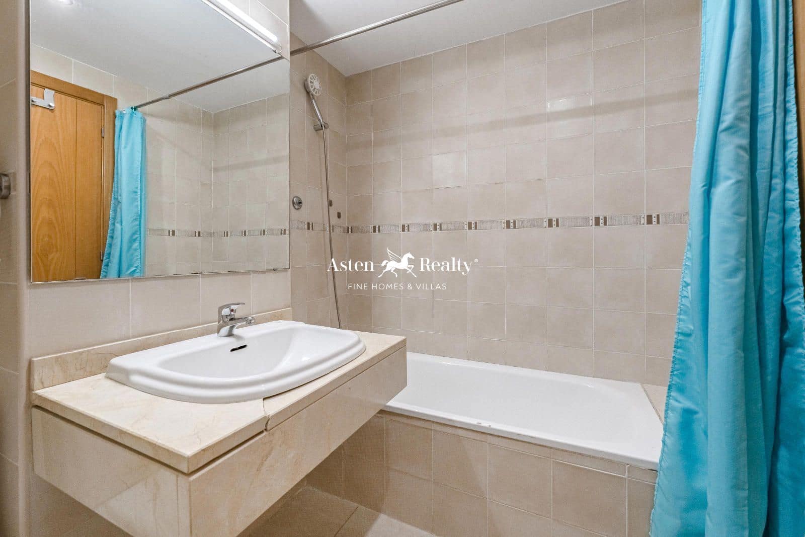 4 soveværelse Byhus til salg i Torviscas med swimmingpool garage - € 680.000 (Ref: 8742279)