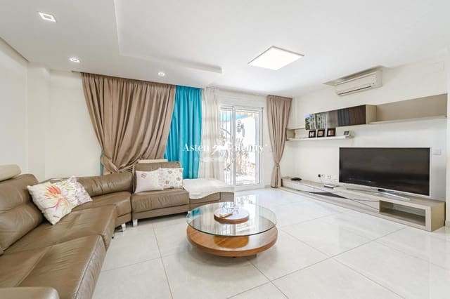 4 soveværelse Byhus til salg i Torviscas, Adeje med swimmingpool garage - € 680.000 (Ref: 8742279)