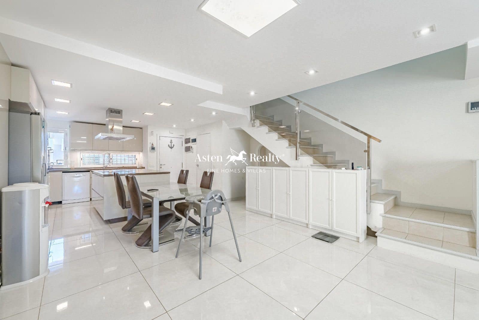 4 soveværelse Byhus til salg i Torviscas med swimmingpool garage - € 680.000 (Ref: 8742279)