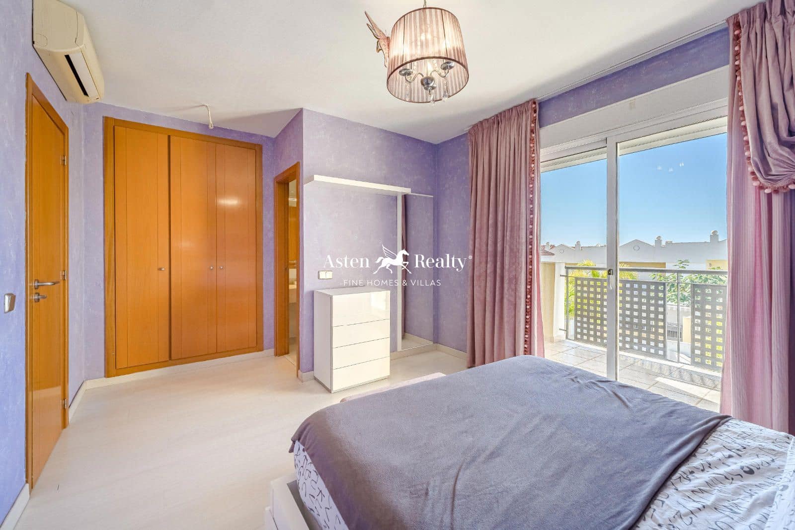 4 soveværelse Byhus til salg i Torviscas med swimmingpool garage - € 680.000 (Ref: 8742279)