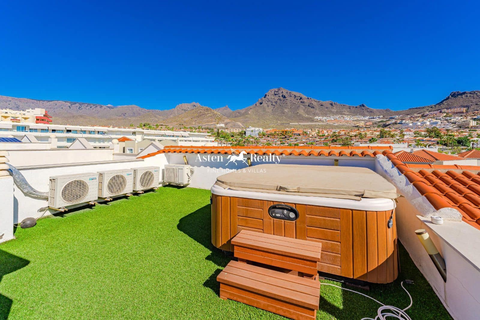 4 soveværelse Byhus til salg i Torviscas med swimmingpool garage - € 680.000 (Ref: 8742279)