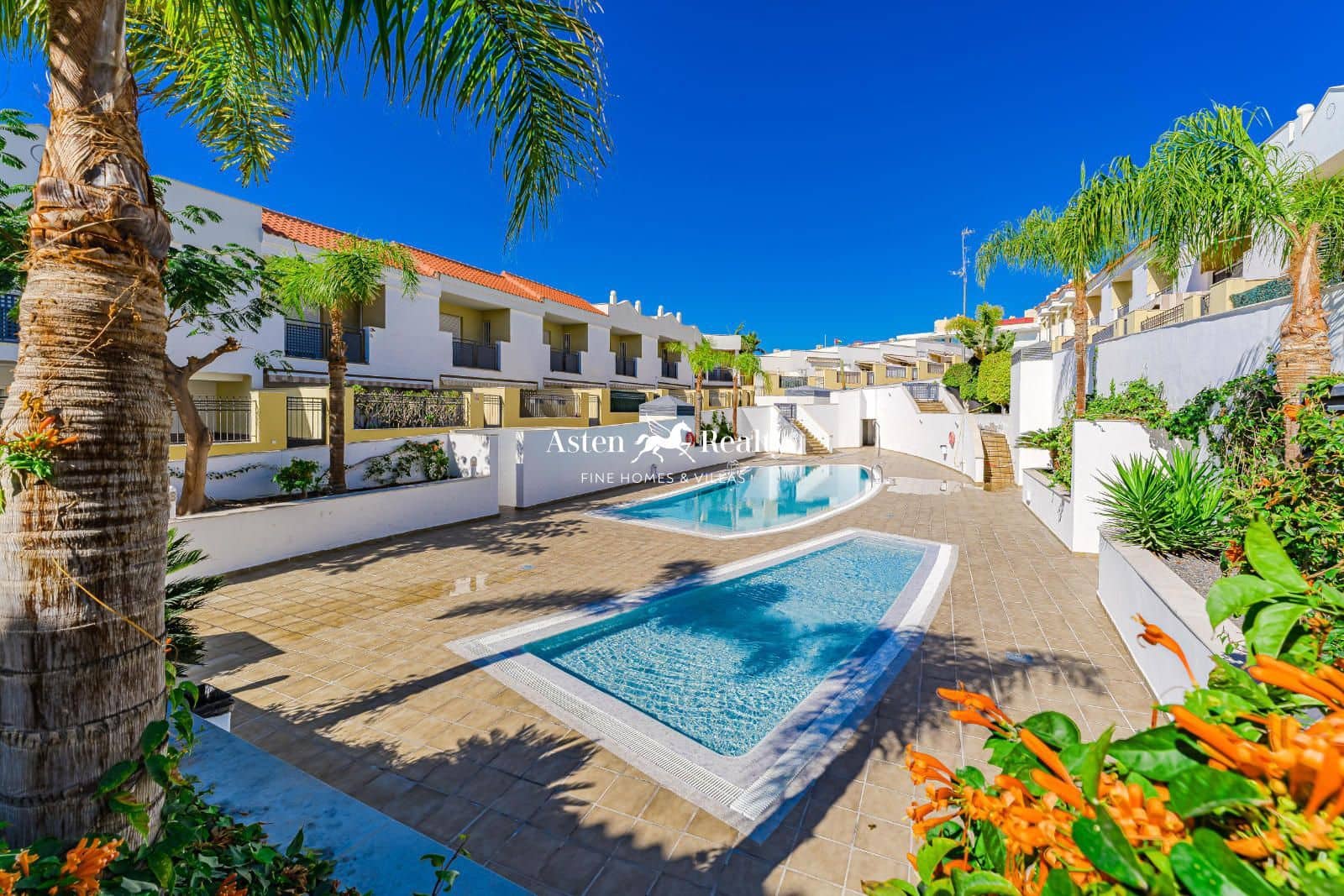 4 soveværelse Byhus til salg i Torviscas med swimmingpool garage - € 680.000 (Ref: 8742279)