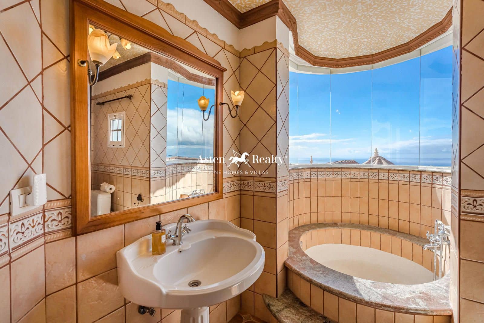 6 soveværelse Byhus til salg i Los Menores med swimmingpool garage - € 1.180.000 (Ref: 8754796)