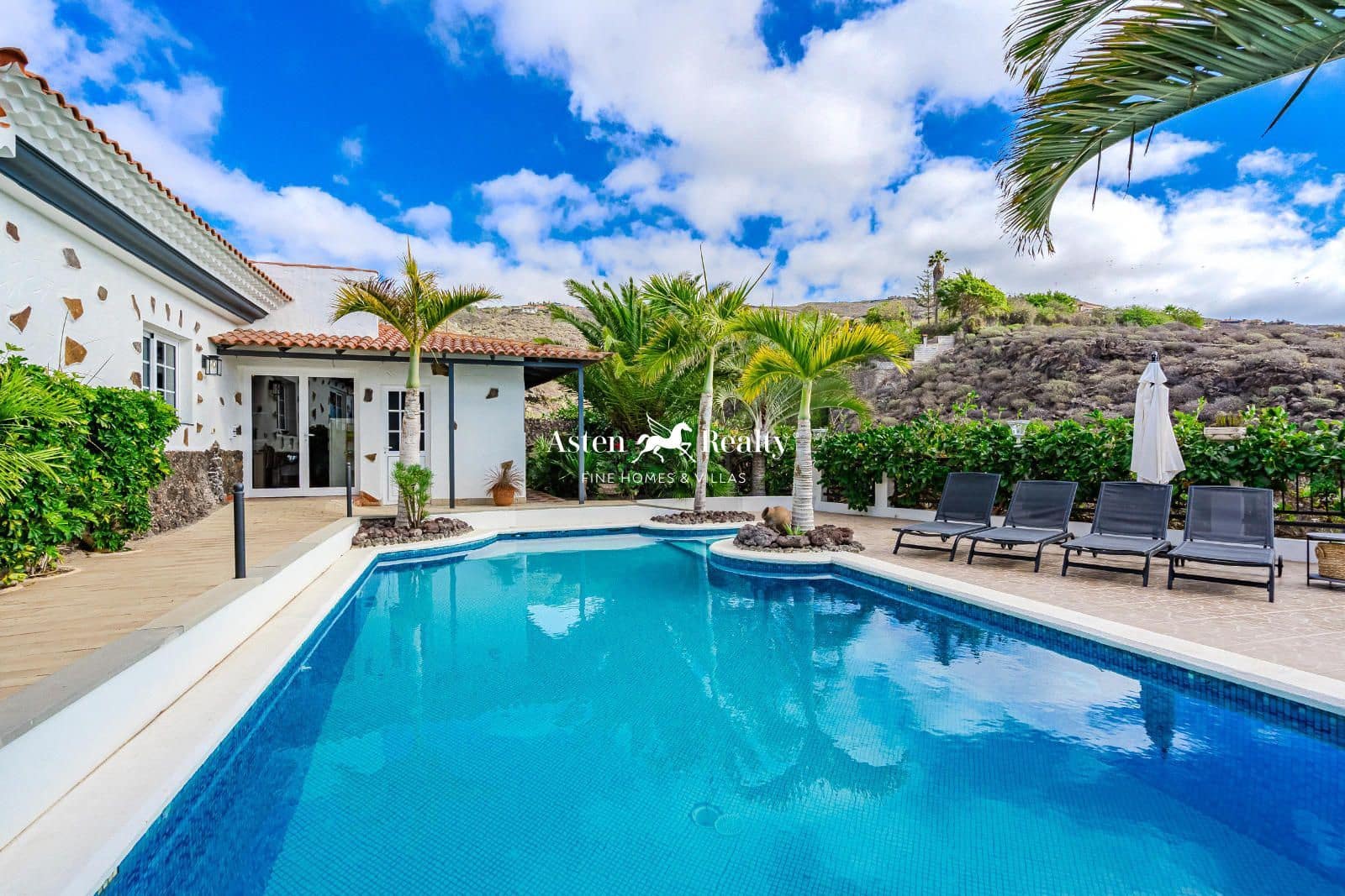 6 soveværelse Byhus til salg i Los Menores med swimmingpool garage - € 1.180.000 (Ref: 8754796)