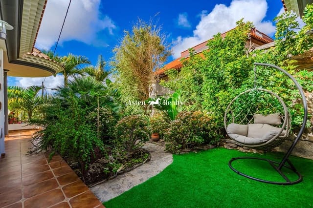 6 soveværelse Byhus til salg i Los Menores, Adeje med swimmingpool garage - € 1.180.000 (Ref: 8754796)