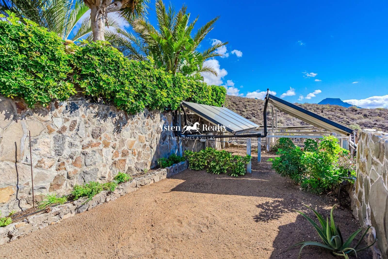 6 soveværelse Byhus til salg i Los Menores med swimmingpool garage - € 1.180.000 (Ref: 8754796)