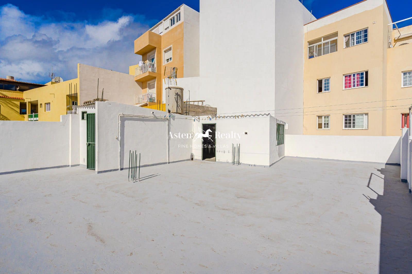 5 soverom Restaurant/Bar til salgs i Armenime med garasje - € 360 000 (Ref: 8765512)