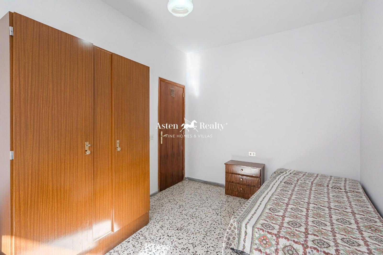 5 soverom Restaurant/Bar til salgs i Armenime med garasje - € 360 000 (Ref: 8765512)