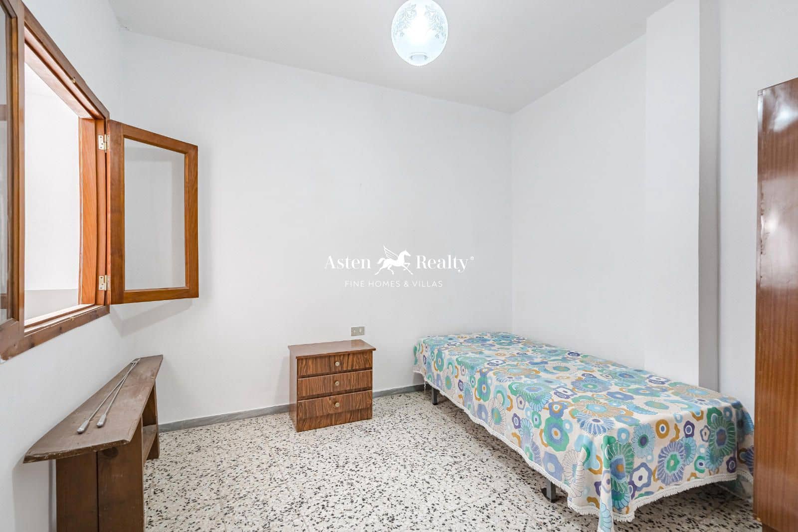 5 soverom Restaurant/Bar til salgs i Armenime med garasje - € 360 000 (Ref: 8765512)