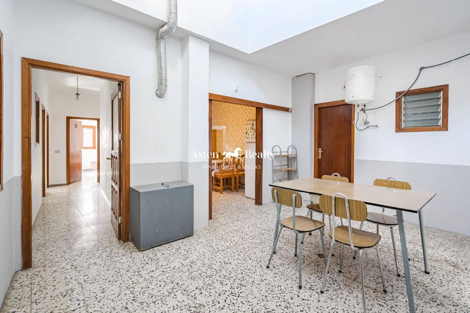 5 soverom Restaurant/Bar til salgs i Armenime med garasje - € 360 000 (Ref: 8765512)