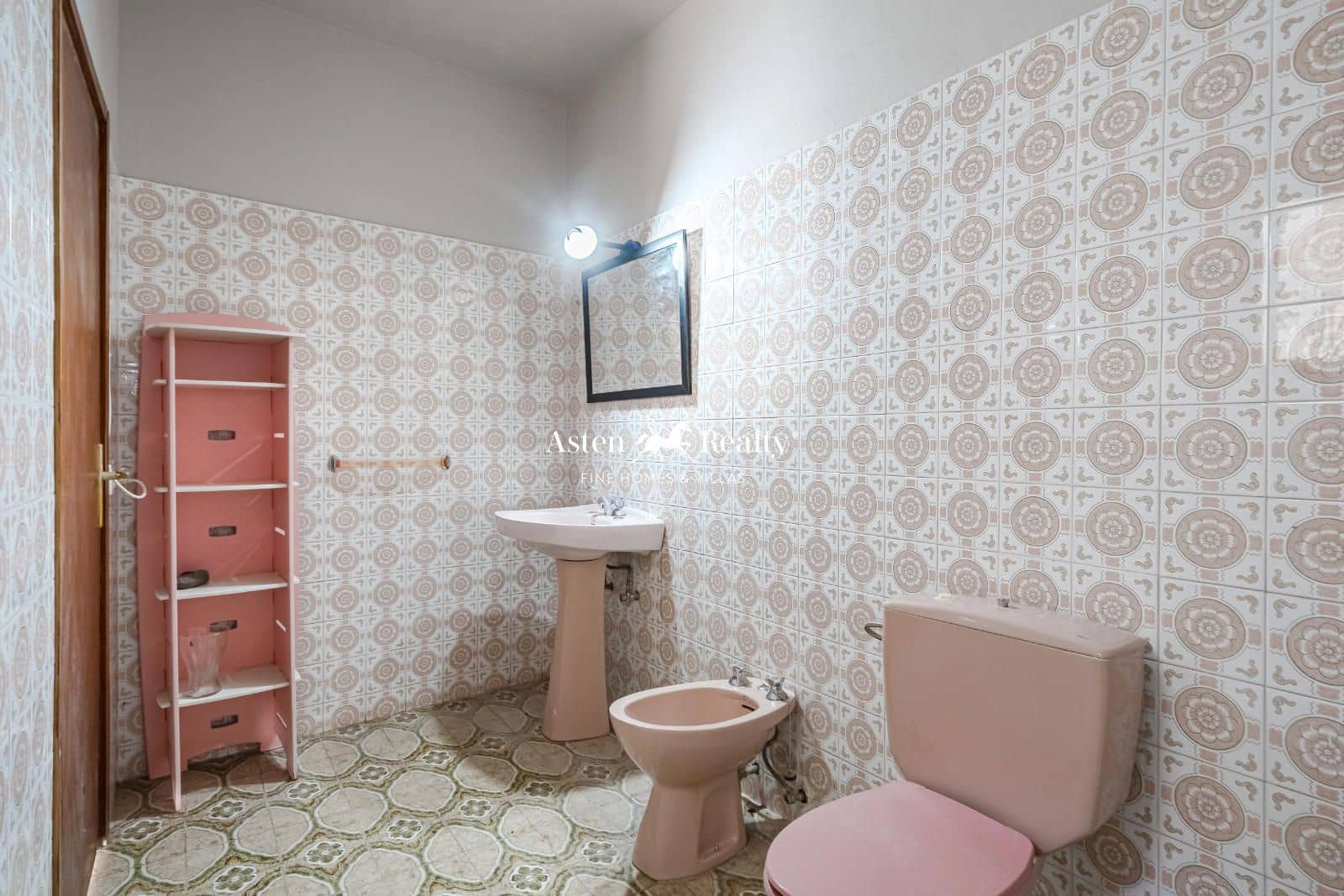 5 soverom Restaurant/Bar til salgs i Armenime med garasje - € 360 000 (Ref: 8765512)