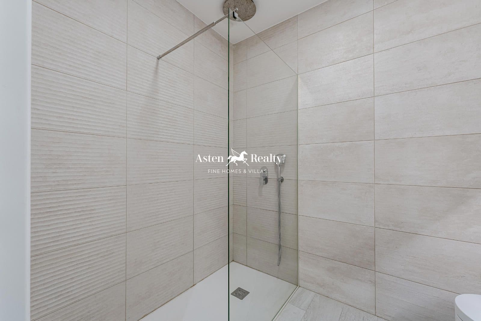 2 bedroom Penthouse for sale in Playa San Juan with garage - € 660,000 (Ref: 8765865)