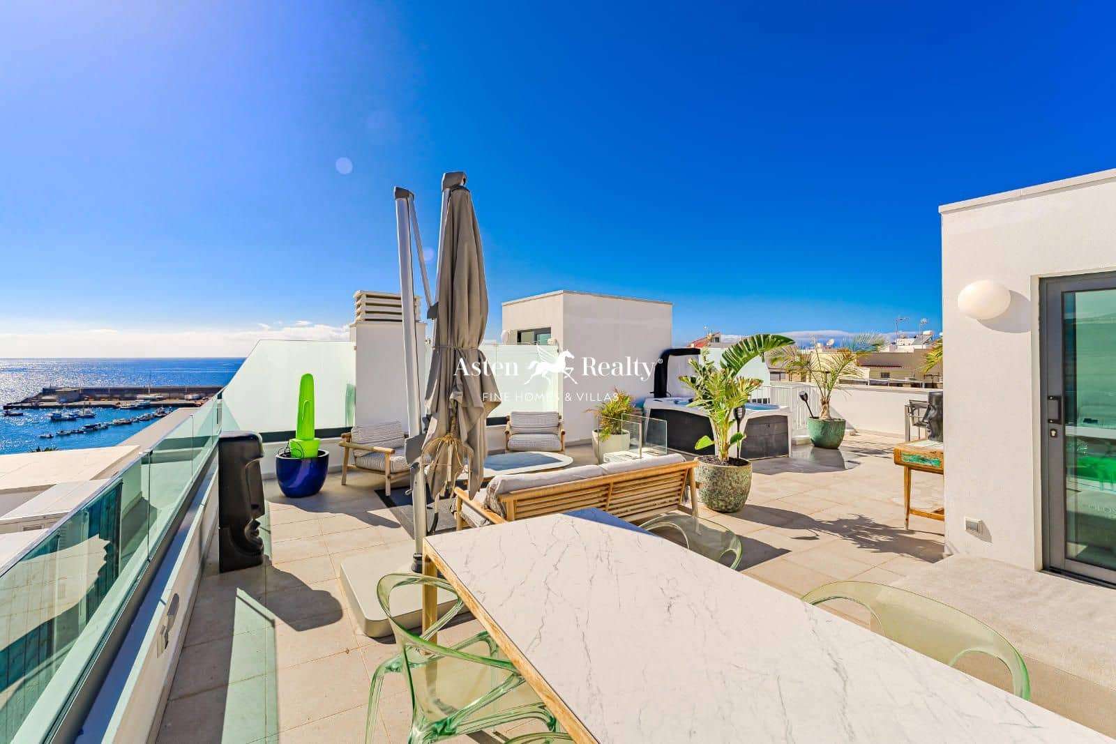 2 bedroom Penthouse for sale in Playa San Juan with garage - € 660,000 (Ref: 8765865)