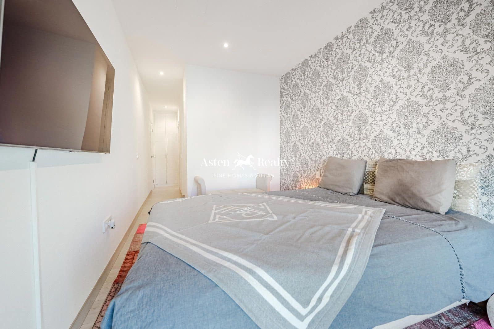 2 bedroom Penthouse for sale in Playa San Juan with garage - € 660,000 (Ref: 8765865)