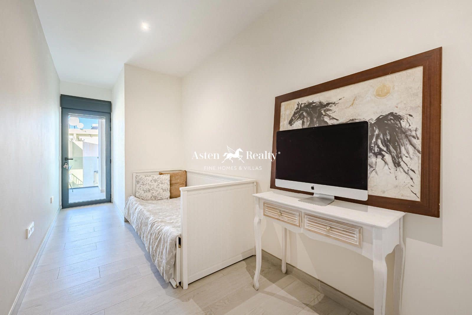 2 bedroom Penthouse for sale in Playa San Juan with garage - € 660,000 (Ref: 8765865)