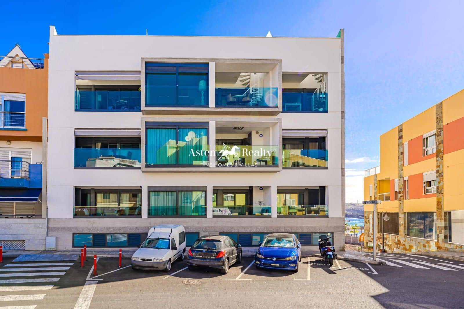 2 bedroom Penthouse for sale in Playa San Juan with garage - € 660,000 (Ref: 8765865)