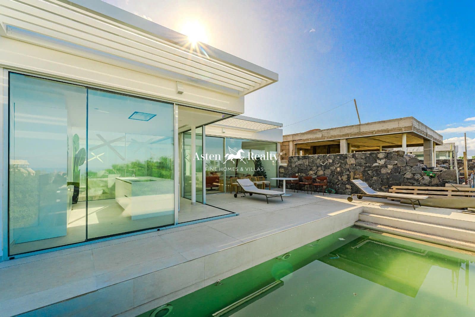 6 soverom Hus til salgs i Costa Adeje med svømmebasseng garasje - € 2 700 000 (Ref: 8769070)