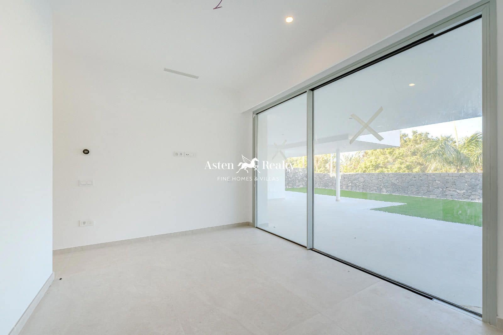 6 soverom Hus til salgs i Costa Adeje med svømmebasseng garasje - € 2 700 000 (Ref: 8769070)