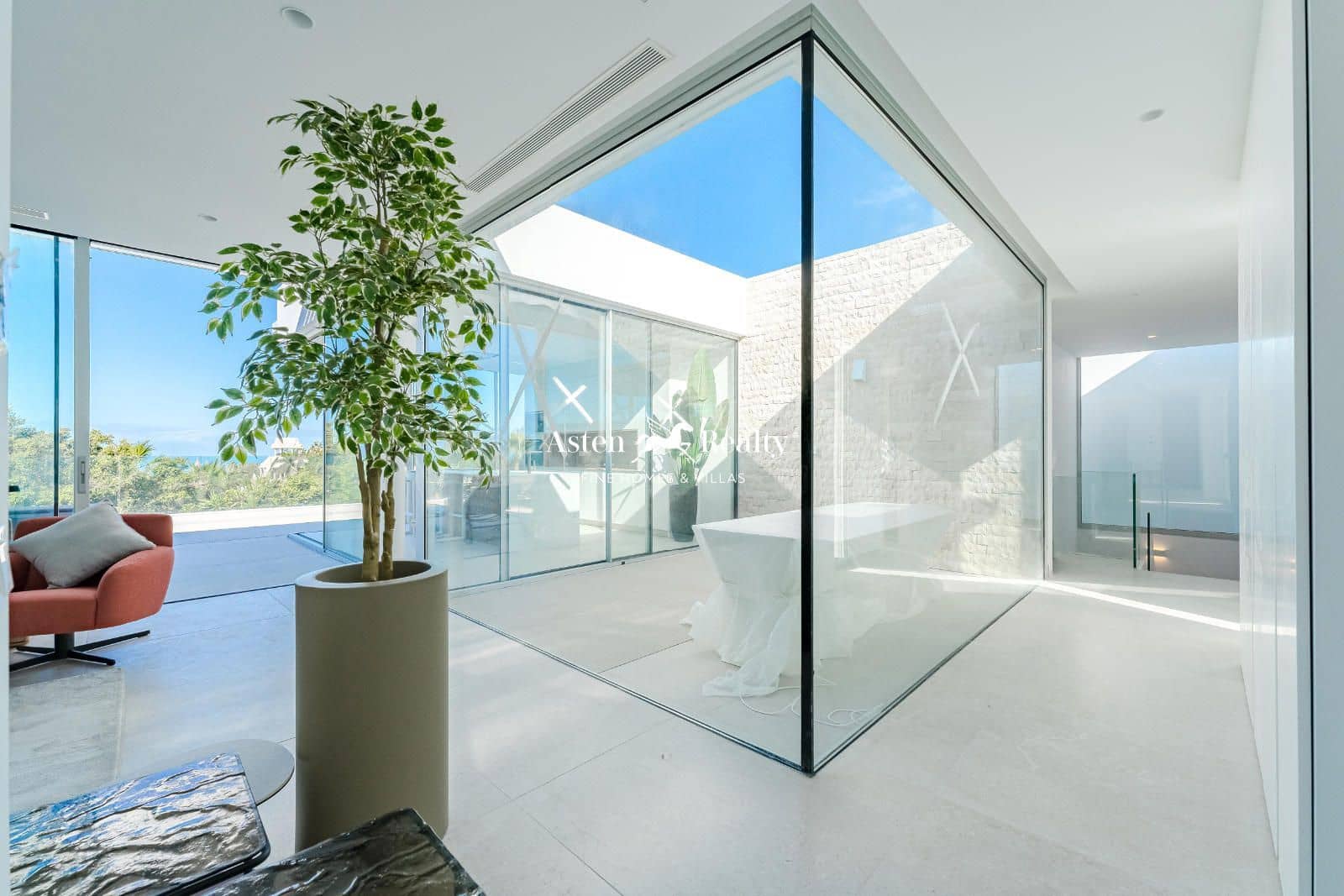 6 soverom Hus til salgs i Costa Adeje med svømmebasseng garasje - € 2 700 000 (Ref: 8769070)