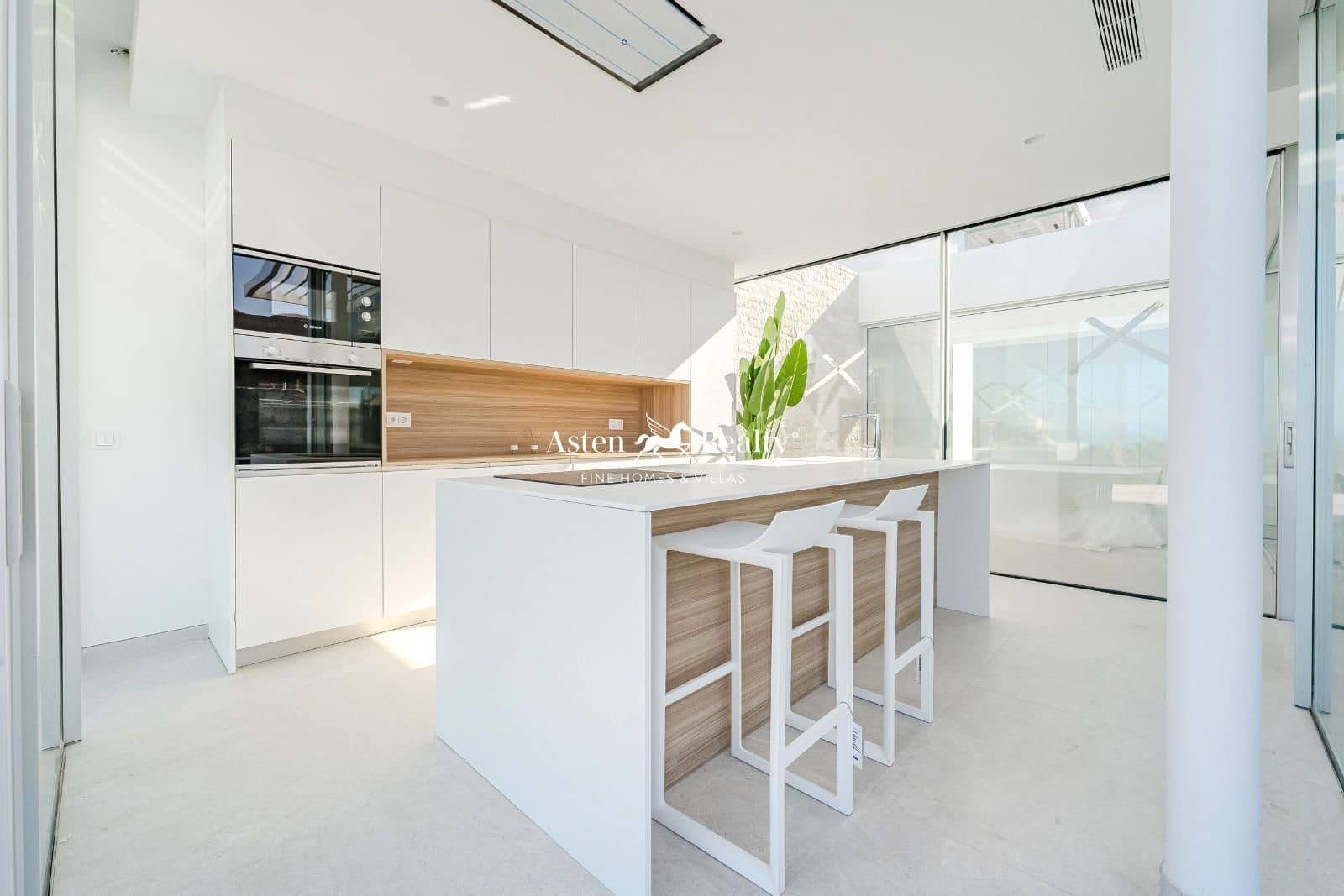 6 soverom Hus til salgs i Costa Adeje med svømmebasseng garasje - € 2 700 000 (Ref: 8769070)