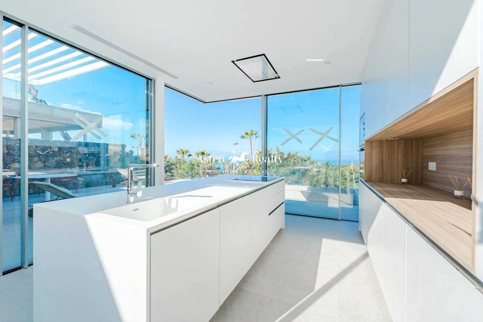 6 soverom Hus til salgs i Costa Adeje med svømmebasseng garasje - € 2 700 000 (Ref: 8769070)