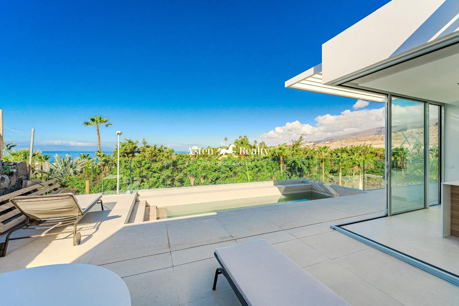 6 soverom Hus til salgs i Costa Adeje med svømmebasseng garasje - € 2 700 000 (Ref: 8769070)