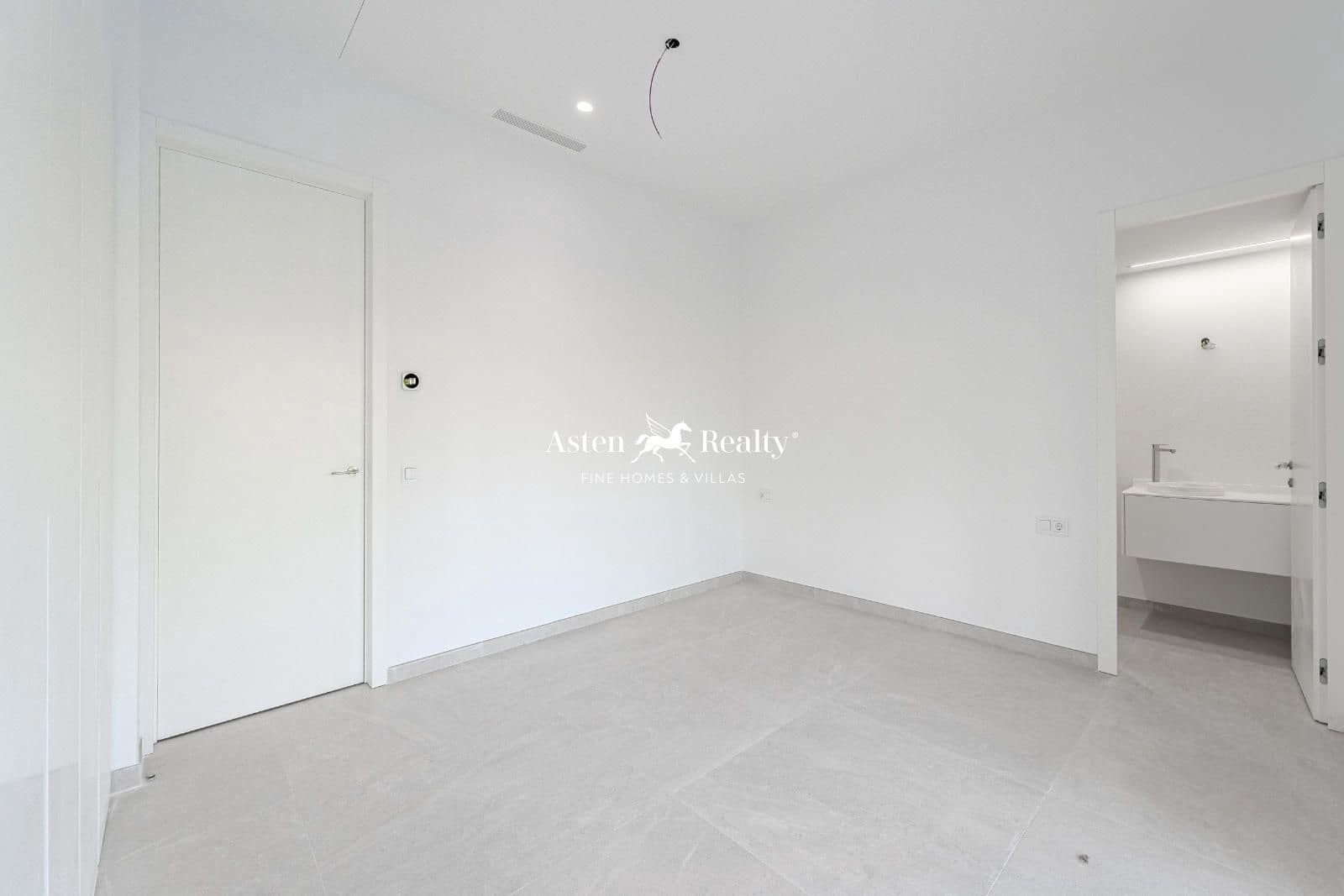 6 soverom Hus til salgs i Costa Adeje med svømmebasseng garasje - € 2 700 000 (Ref: 8769070)