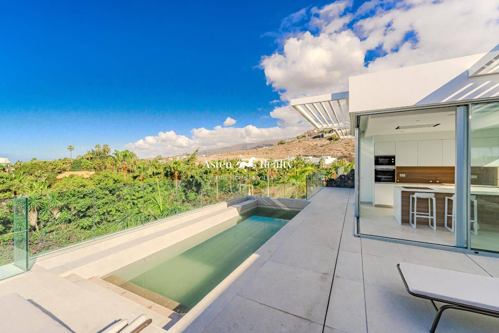 6 soverom Hus til salgs i Costa Adeje med svømmebasseng garasje - € 2 700 000 (Ref: 8769070)