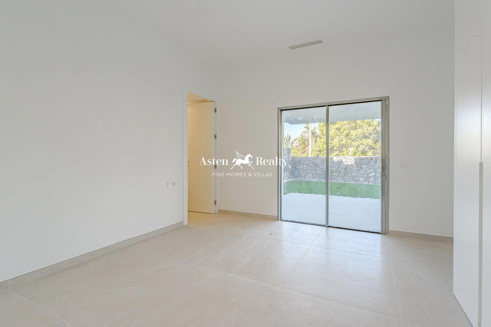 6 soverom Hus til salgs i Costa Adeje med svømmebasseng garasje - € 2 700 000 (Ref: 8769070)