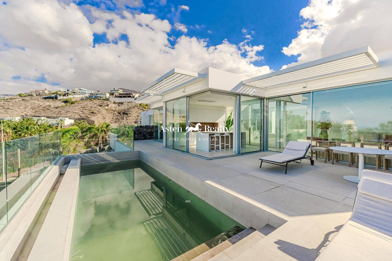 6 soverom Hus til salgs i Costa Adeje med svømmebasseng garasje - € 2 700 000 (Ref: 8769070)