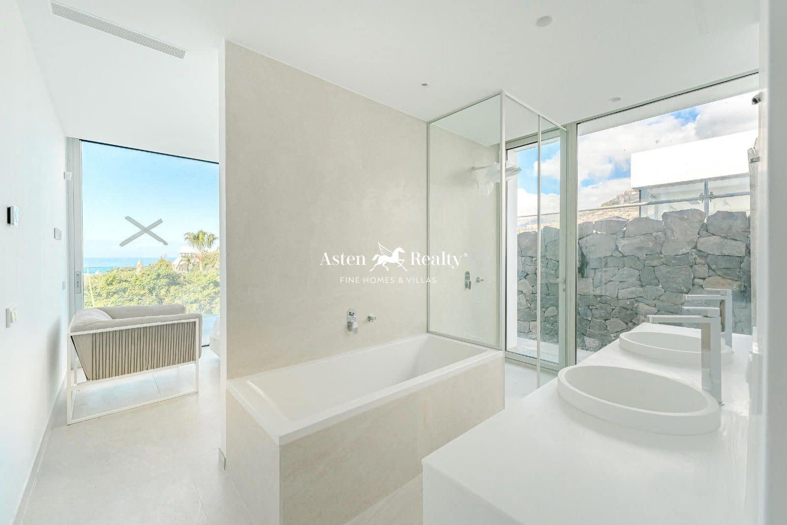 6 soverom Hus til salgs i Costa Adeje med svømmebasseng garasje - € 2 700 000 (Ref: 8769070)