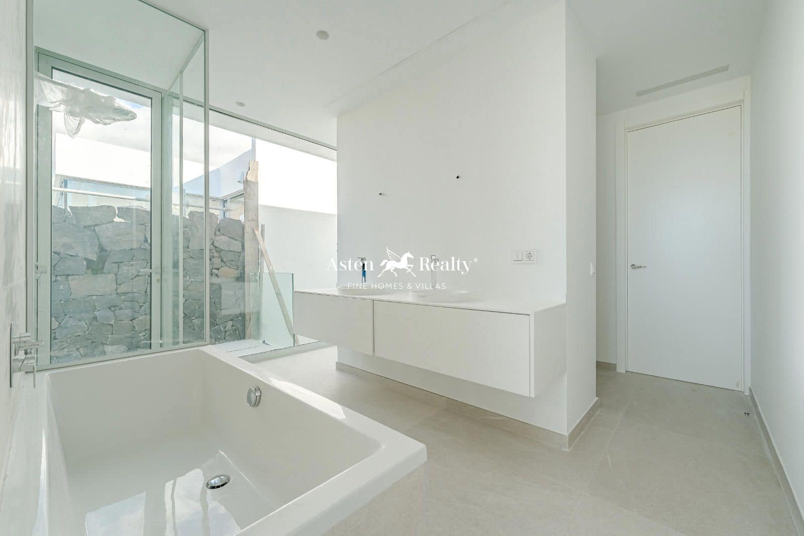 6 soverom Hus til salgs i Costa Adeje med svømmebasseng garasje - € 2 700 000 (Ref: 8769070)