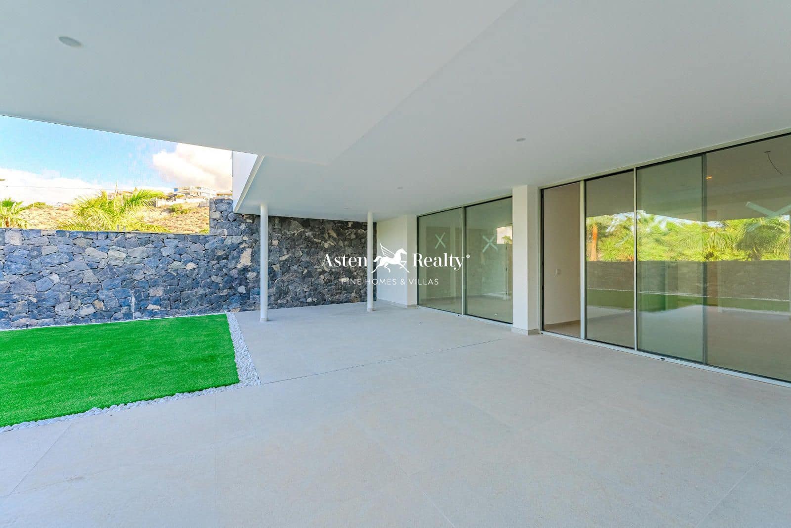 6 soverom Hus til salgs i Costa Adeje med svømmebasseng garasje - € 2 700 000 (Ref: 8769070)